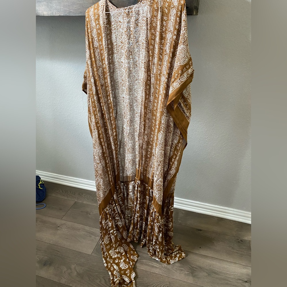 Beautiful Paisley Kimono Shawl